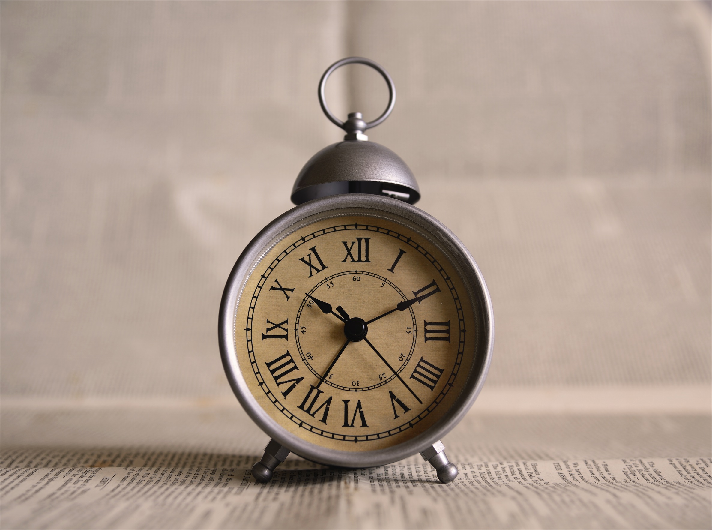 Vintage Alarm Clock_Ales Krivec_Stocksnap