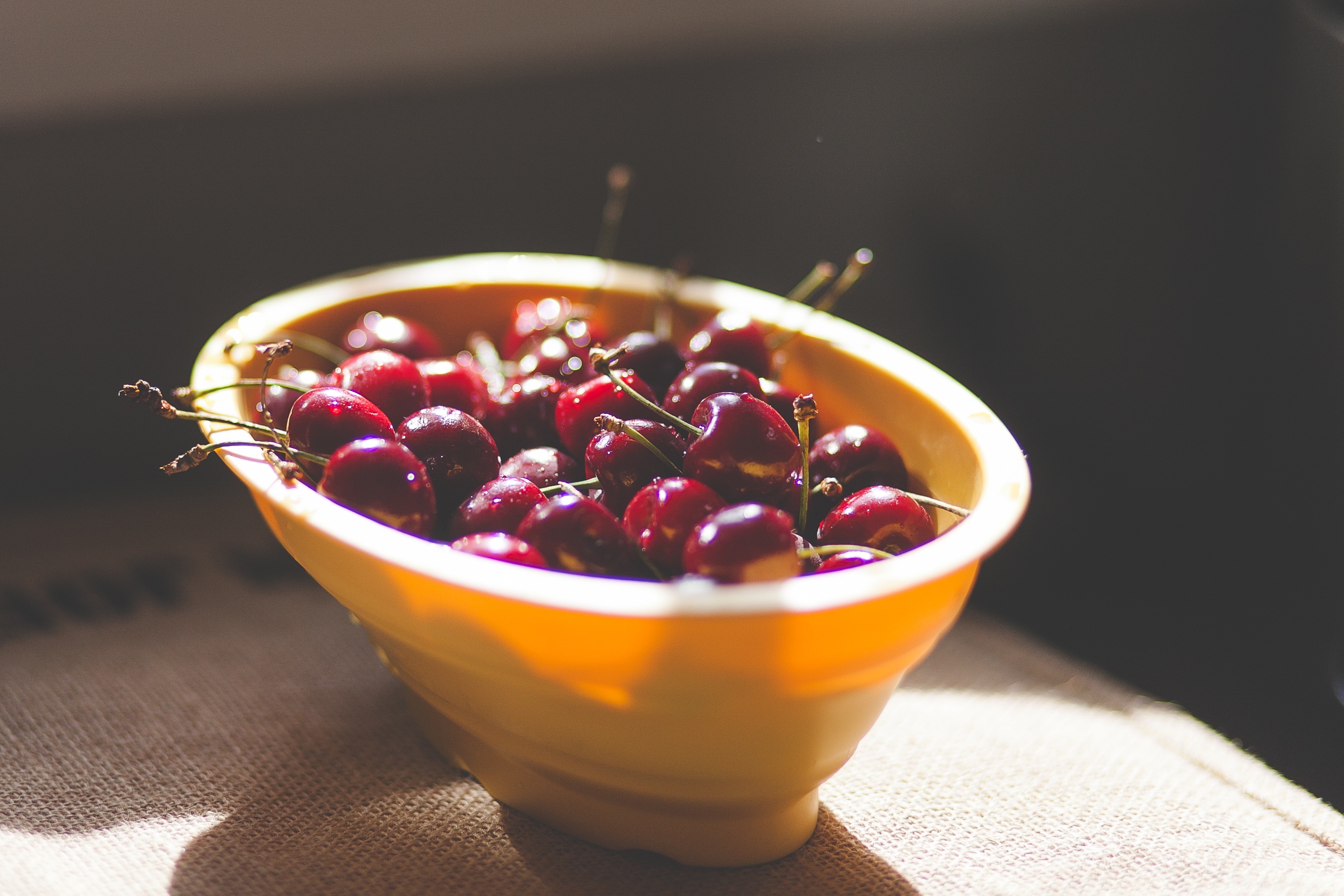Bowl of cherries_Danielle MacInnes_Stocksnap