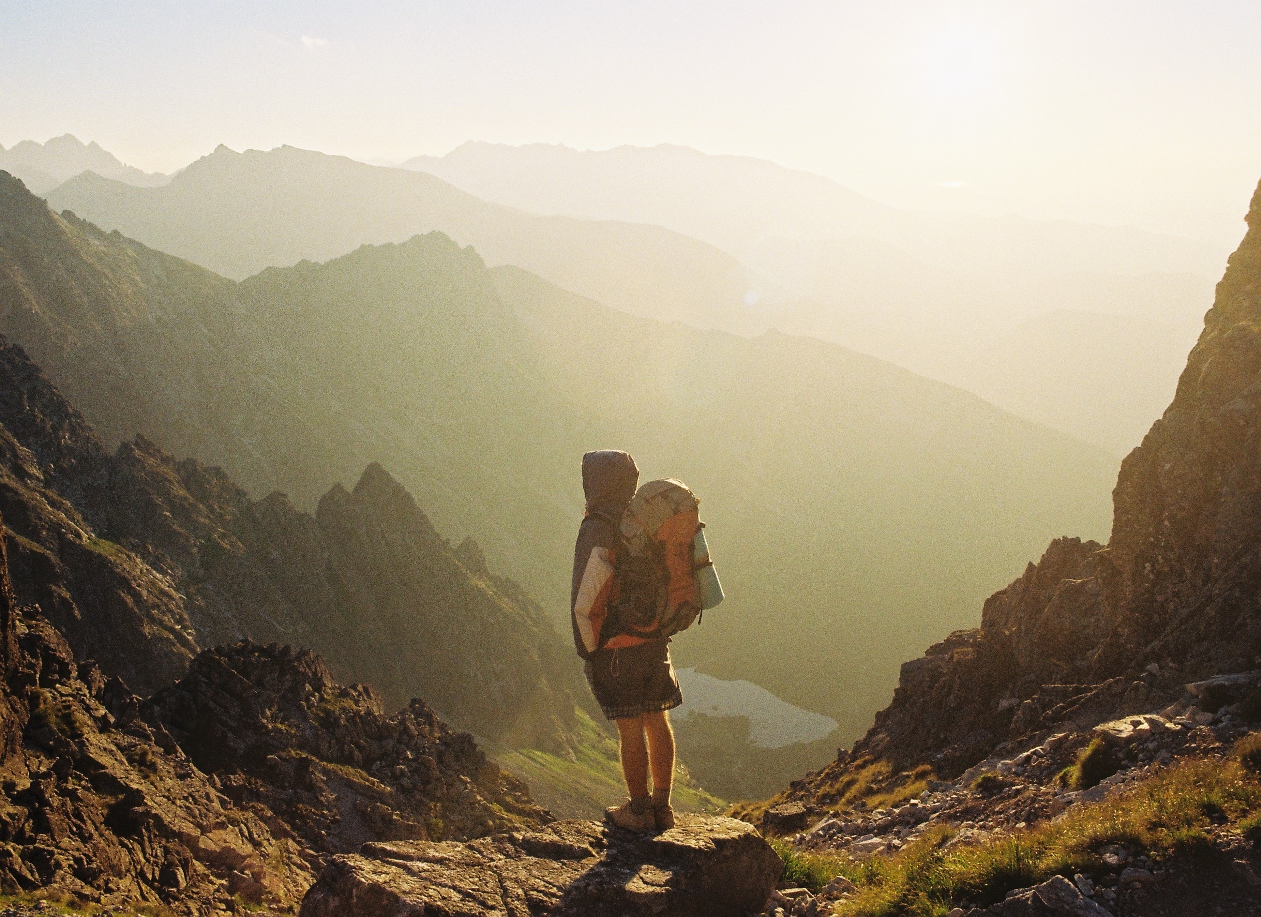 Backpack guy in mountains_Danka&amp;Peter_Stocksnap