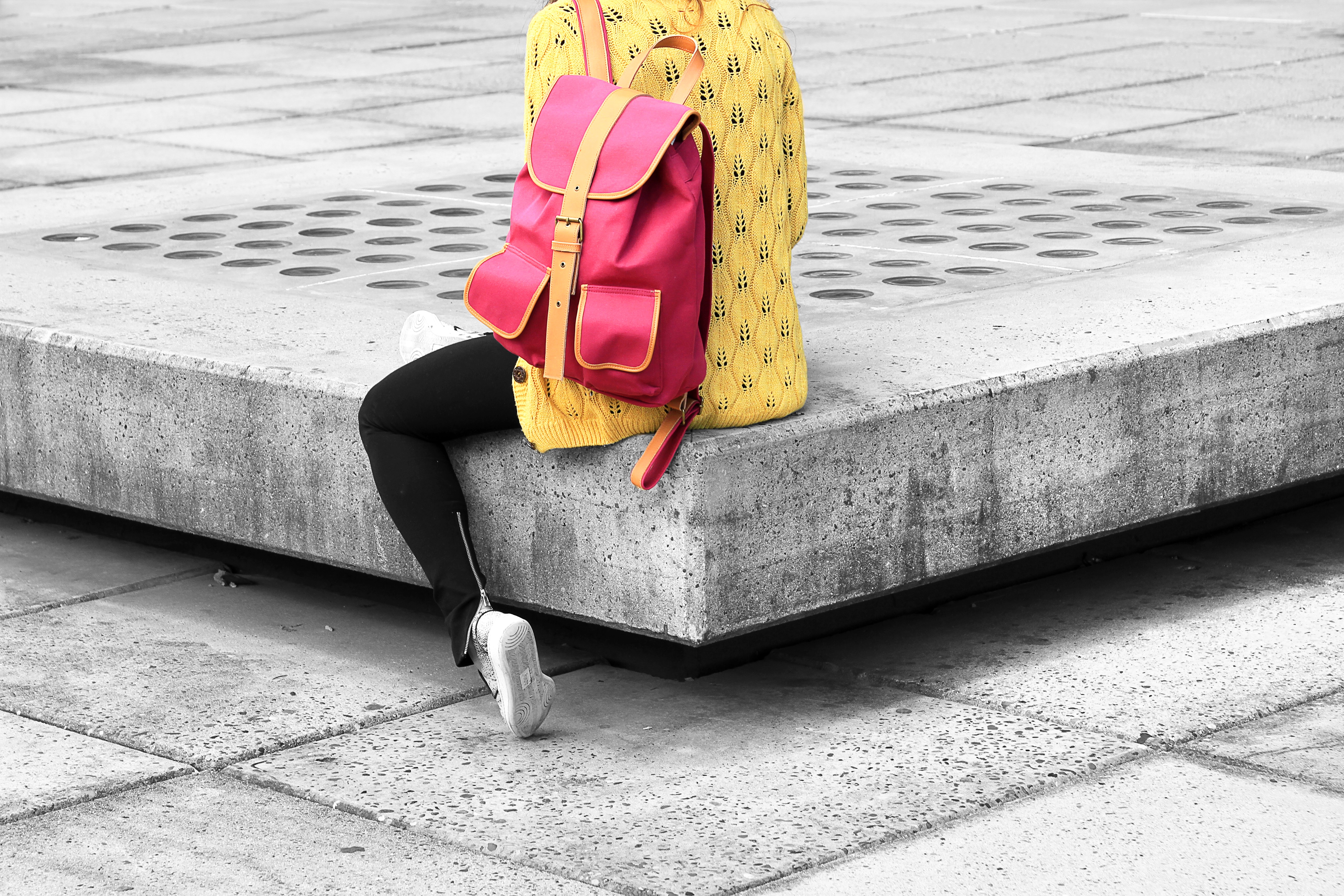 City girl turned w backpack_Cynthia del Rio_Stocksnap