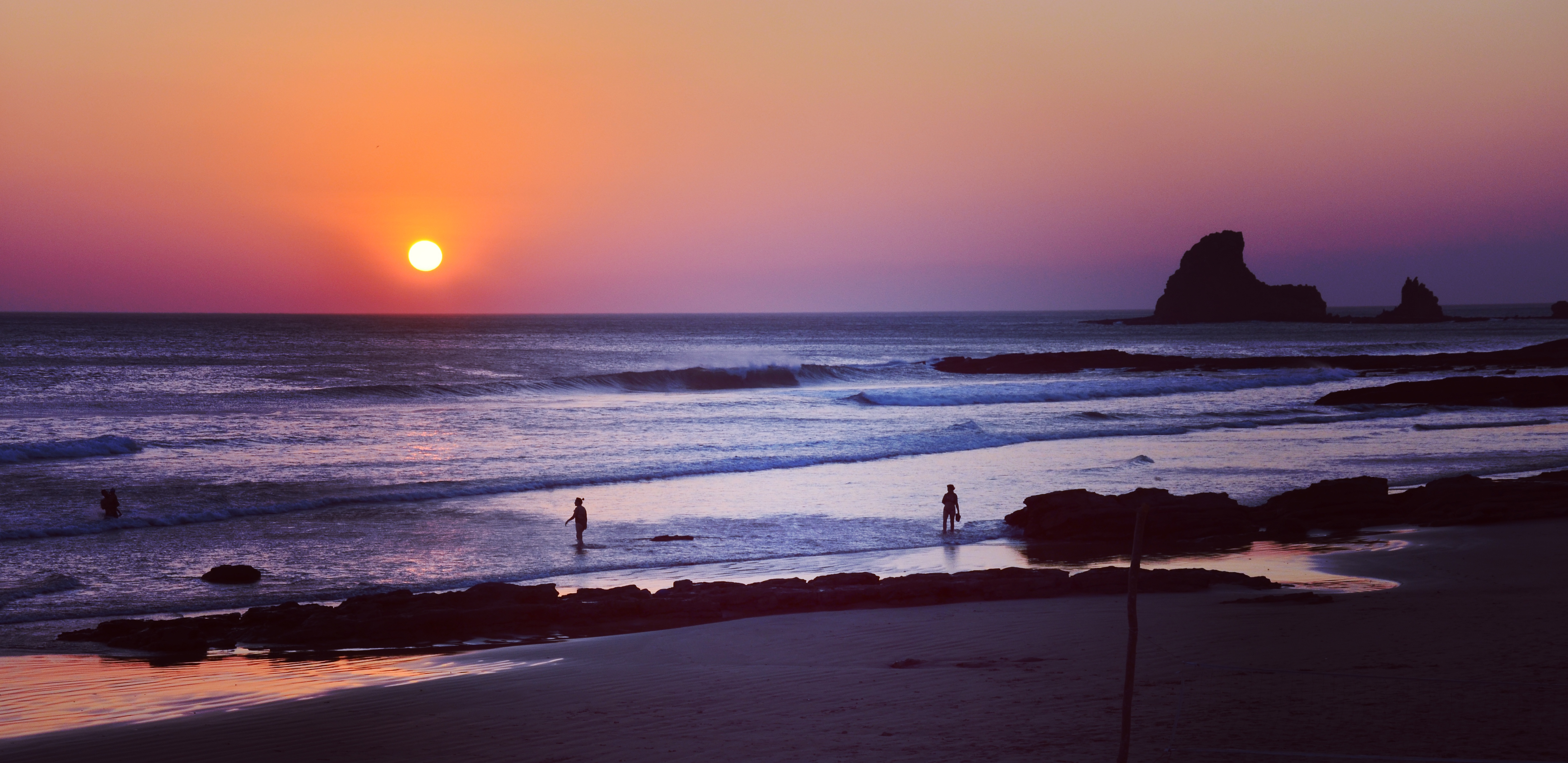 Beach Sunset 2 People_Leonie Fahjen_Stocksnap