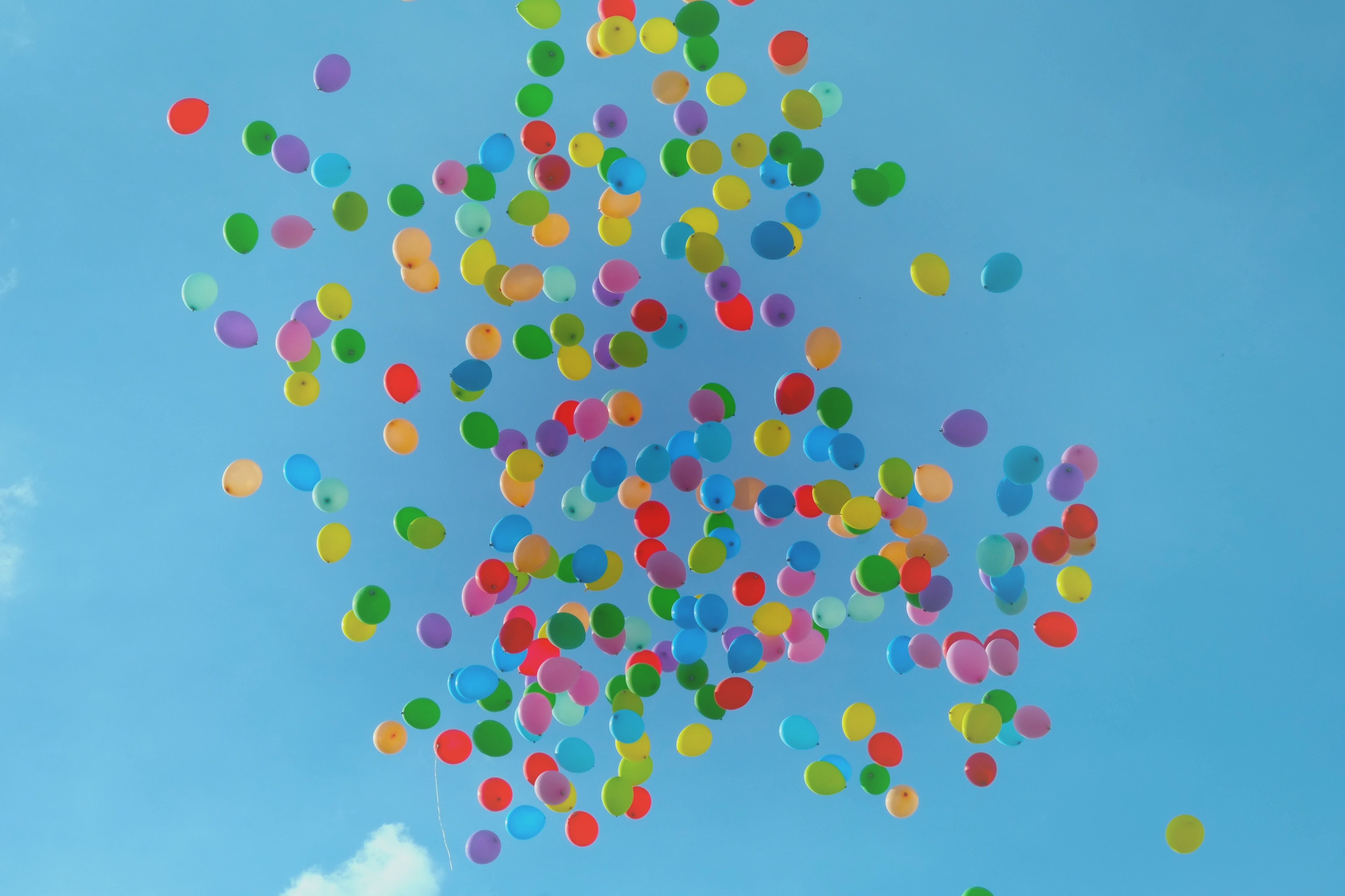Balloons in Sky_Luca Upper_Stocksnap