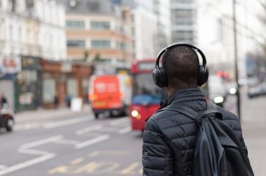 Headphones crossing street_Henry Be